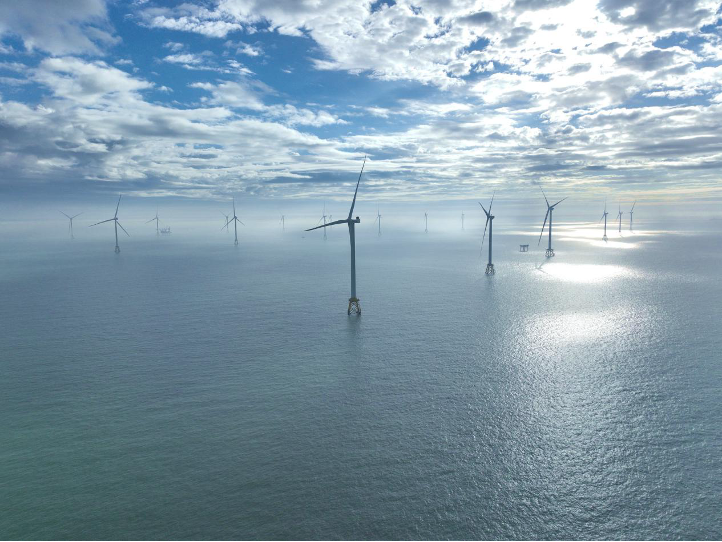 全球首台20兆瓦海上风电机组并网发电