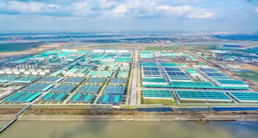 恒力石化60兆瓦屋顶光伏并网，江苏最大企业分布式电站这样炼成